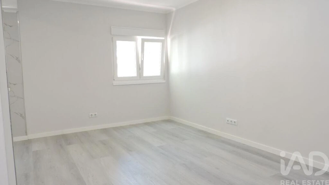 Apartamento T3 para Venda em Laranjeiro e Feijó Foto 3