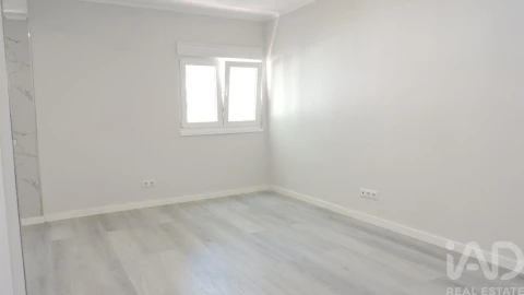 Apartamento T3 para Venda em Laranjeiro e Feijó