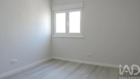 Apartamento T3 para Venda em Laranjeiro e Feijó