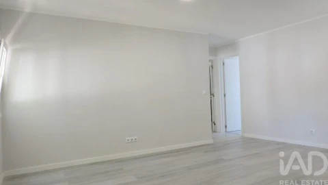 Apartamento T3 para Venda em Laranjeiro e Feijó