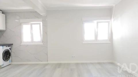 Apartamento T3 para Venda em Laranjeiro e Feijó