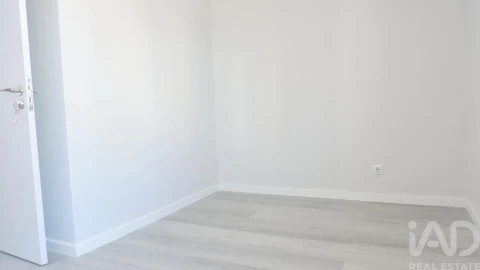 Apartamento T3 para Venda em Laranjeiro e Feijó