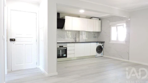 Apartamento T3 para Venda em Laranjeiro e Feijó