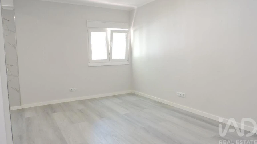 Apartamento T3 para Venda em Laranjeiro e Feijó Foto 3