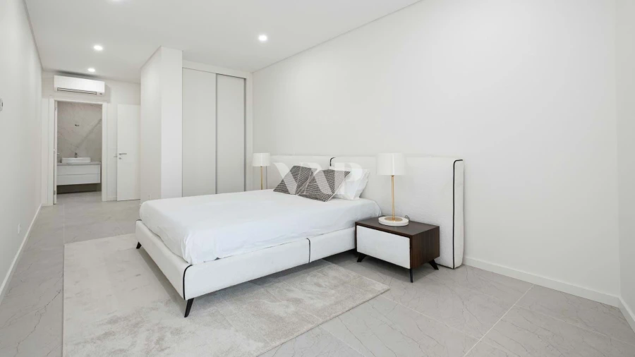Apartamento T2 para Venda em Quarteira Foto 13