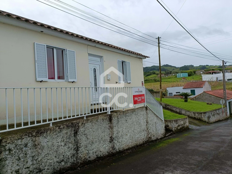 Moradia T3 para Venda em Algarvia Foto 4