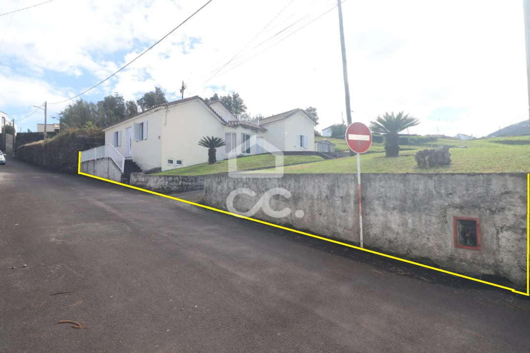 Moradia T3 para Venda em Algarvia Foto 3