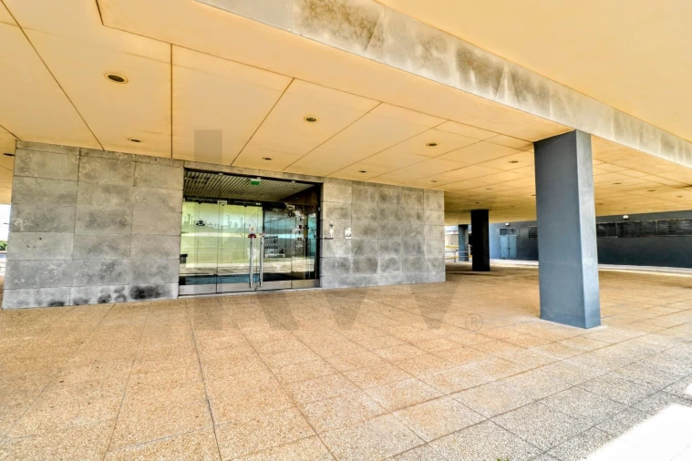 Escritório para Arrendamento em Porto Salvo Foto 7