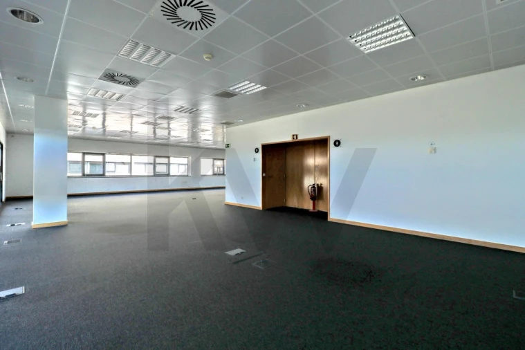 Escritório para Arrendamento em Porto Salvo Foto 5