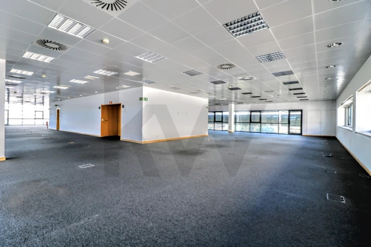 Escritório para Arrendamento em Porto Salvo Foto 6