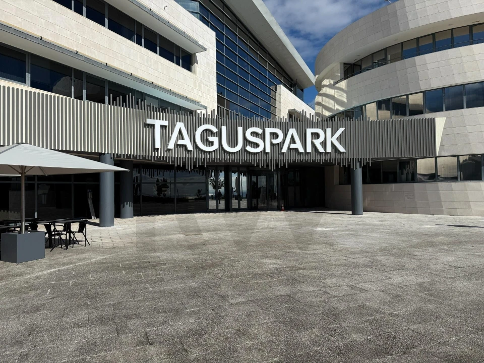 Escritório para Arrendamento em Porto Salvo Foto 2