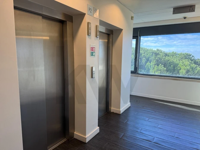 Escritório para Arrendamento em Porto Salvo Foto 8