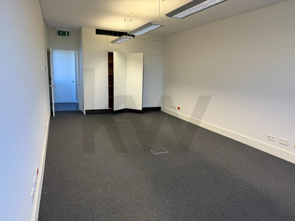Escritório para Arrendamento em Porto Salvo Foto 6