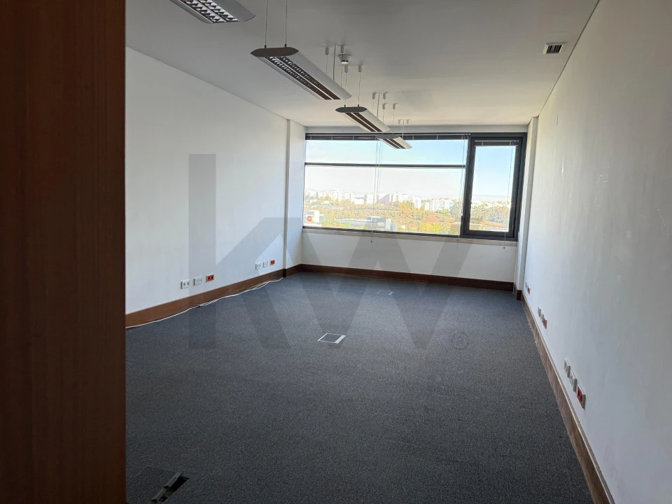 Escritório para Arrendamento em Porto Salvo Foto 6