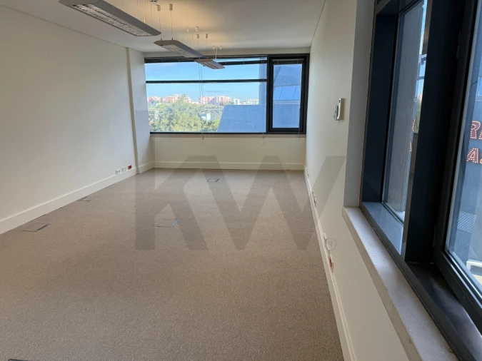 Escritório para Arrendamento em Porto Salvo Foto 10