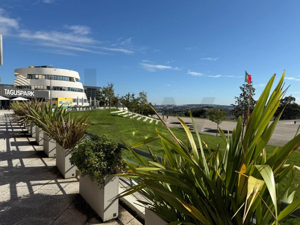 Escritório para Arrendamento em Porto Salvo Foto 4