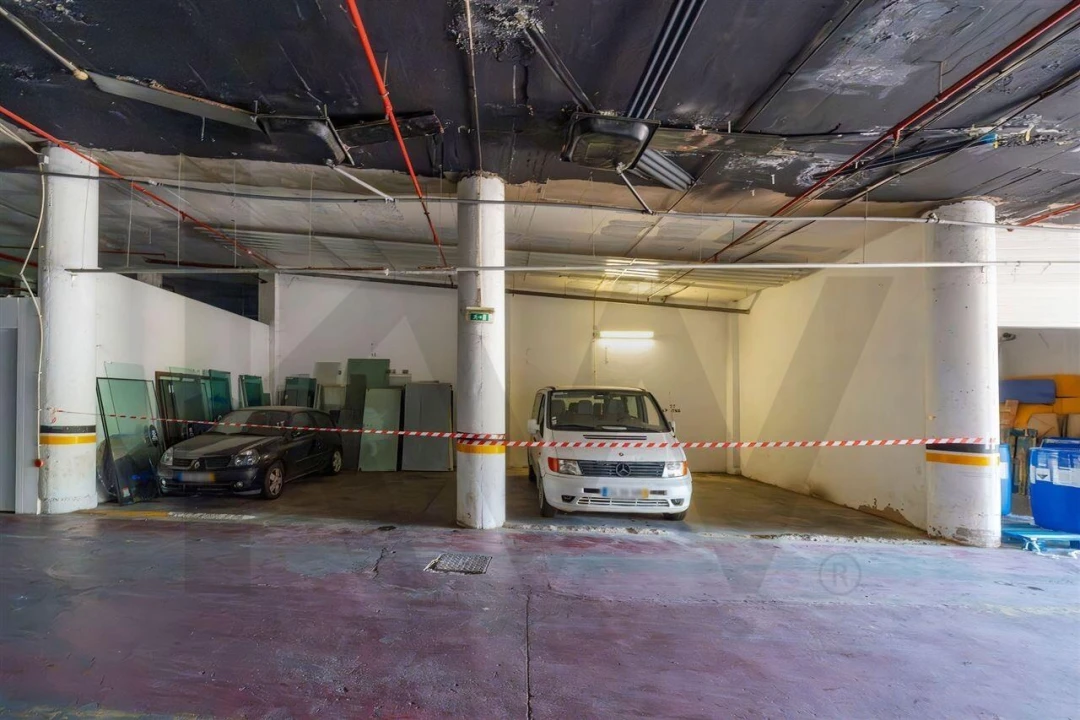 Garagem para Venda em Albufeira e Olhos de Água Foto 9