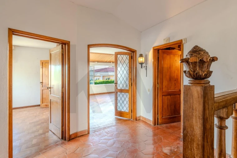 Moradia T5 para Venda em Algés, Linda-A-Velha e Cruz Quebrada-Dafundo Foto 4