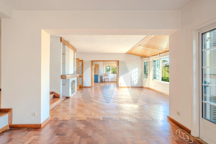 Moradia T5 para Venda em Algés, Linda-A-Velha e Cruz Quebrada-Dafundo Foto 3