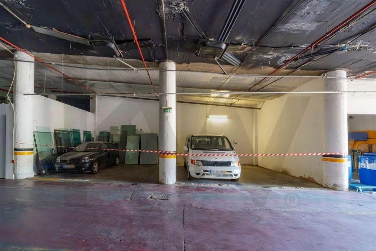 Garagem para Venda em Albufeira e Olhos de Água Foto 14