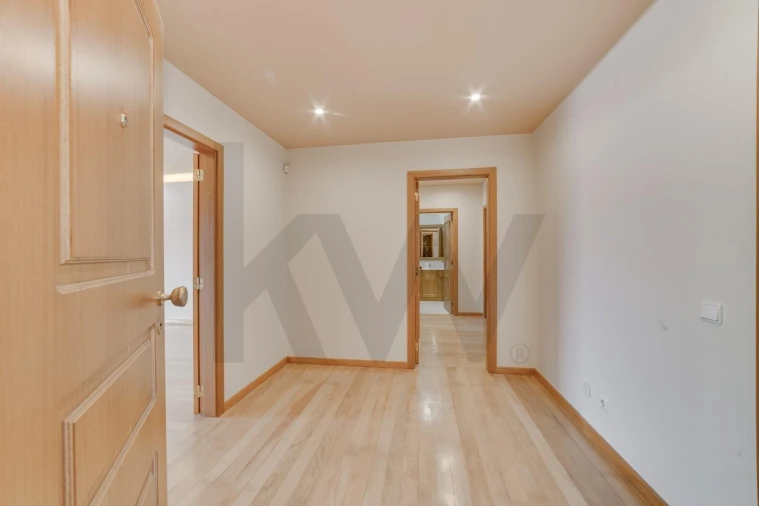 Apartamento T3 para Arrendamento em Oeiras e São Julião da Barra, Paço de Arcos e Caxias Foto 3