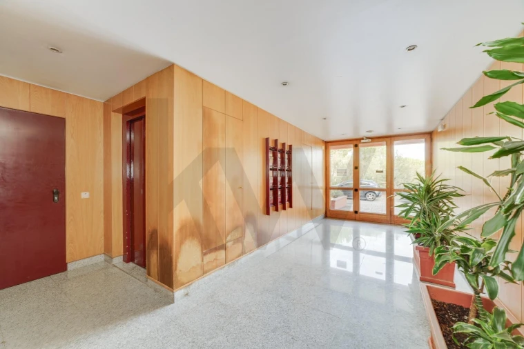 Apartamento T3 para Arrendamento em Oeiras e São Julião da Barra, Paço de Arcos e Caxias Foto 2