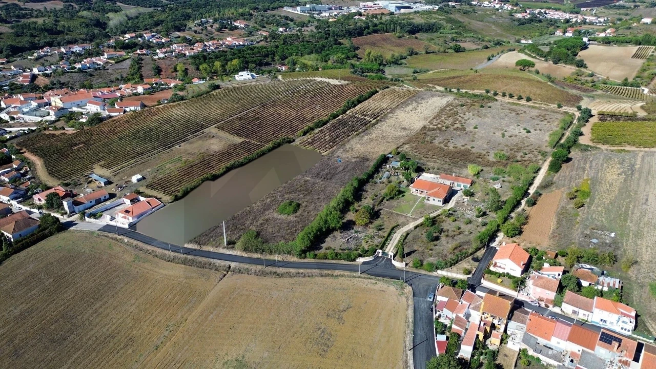 Terreno para Venda em Carvoeira e Carmões Foto 1