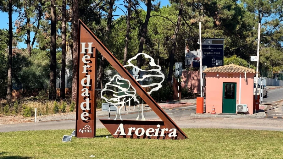 Moradia T7 para Venda em Charneca de Caparica e Sobreda Foto 1