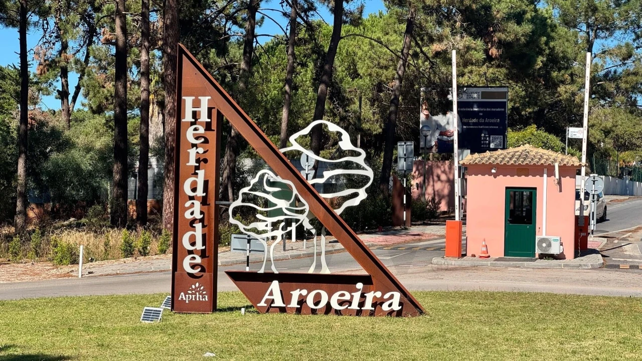 Moradia T7 para Venda em Charneca de Caparica e Sobreda Foto 1