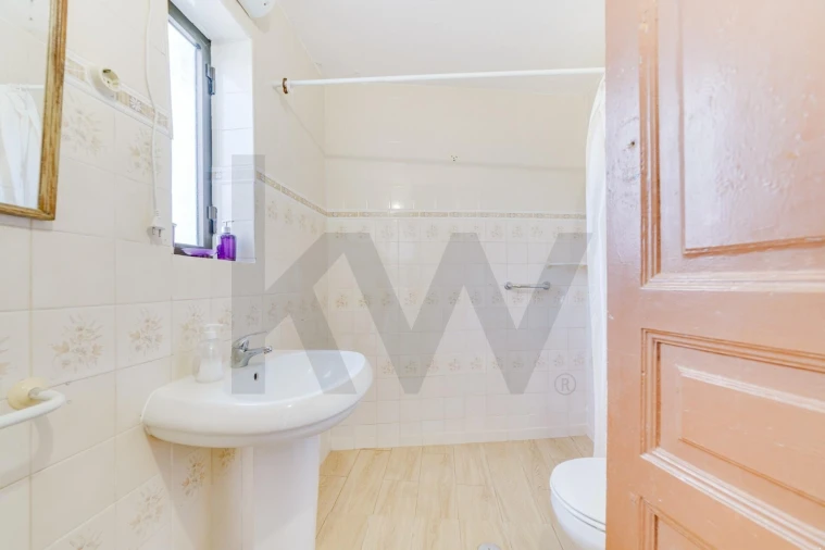 Moradia T4 para Venda em Messejana Foto 13