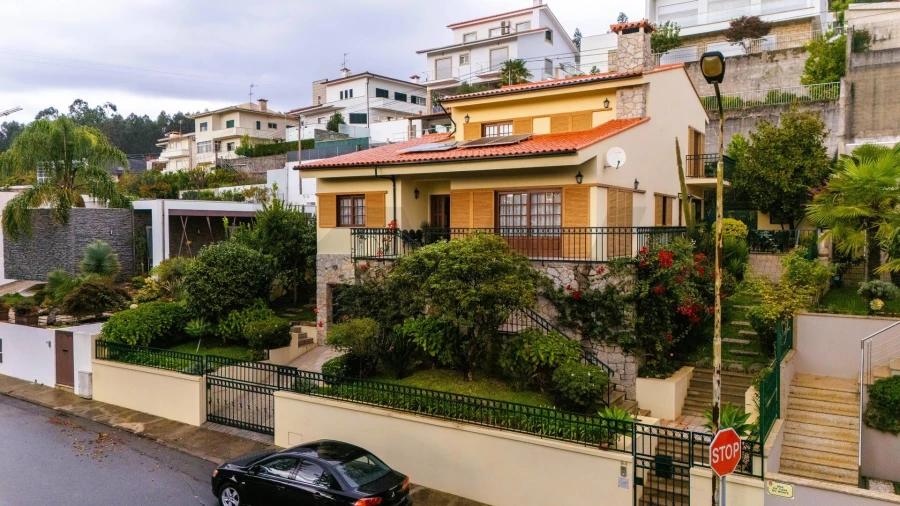 Moradia T4 para Venda em Abade de Neiva