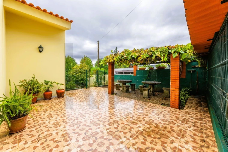 Moradia T4 para Venda em Abade de Neiva Foto 8