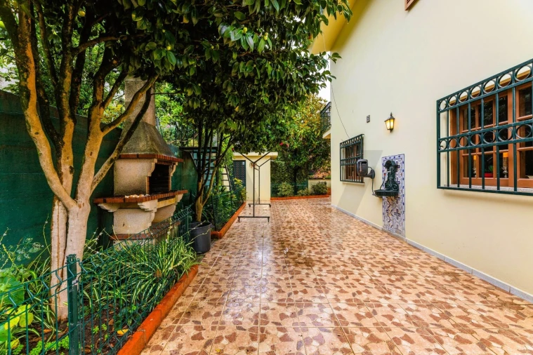 Moradia T4 para Venda em Abade de Neiva Foto 9