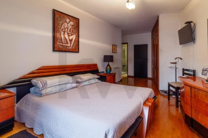 Apartamento T4 para Venda em Mafamude e Vilar do Paraíso