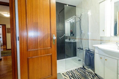 Apartamento T4 para Venda em Mafamude e Vilar do Paraíso
