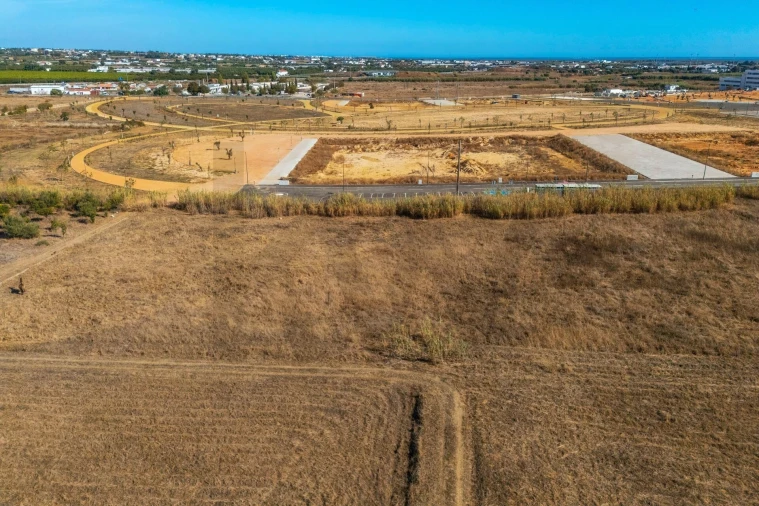 Terreno para Venda em Faro (Sé e São Pedro) Foto 2