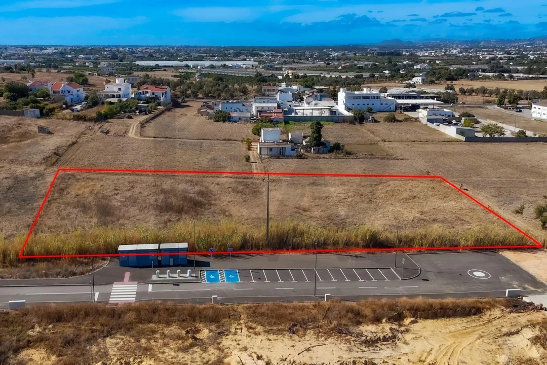 Terreno para Venda em Faro (Sé e São Pedro) Foto 1