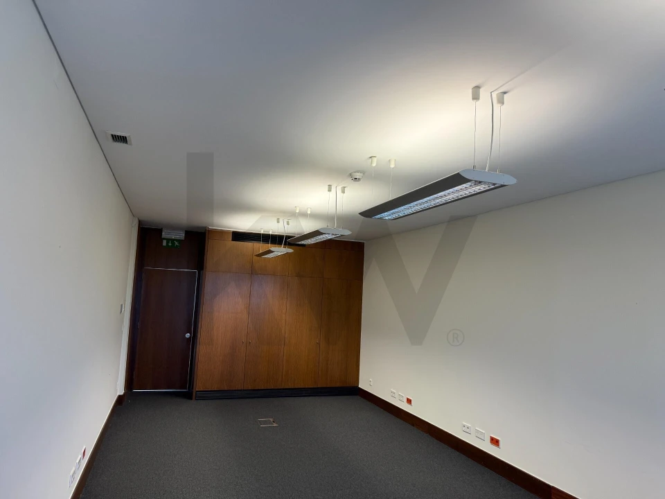 Escritório para Arrendamento em Porto Salvo Foto 14