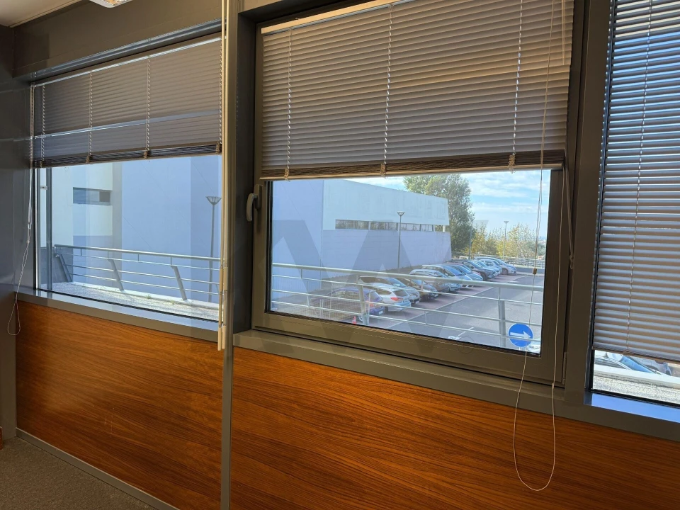 Escritório para Arrendamento em Porto Salvo Foto 8