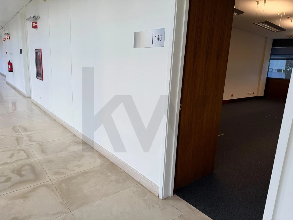 Escritório para Arrendamento em Porto Salvo Foto 5