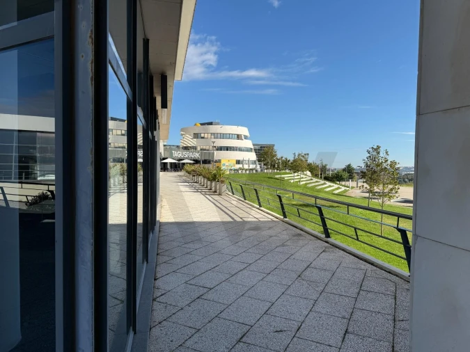 Escritório para Arrendamento em Porto Salvo Foto 23