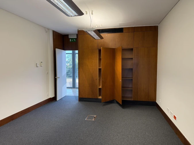 Escritório para Arrendamento em Porto Salvo Foto 7