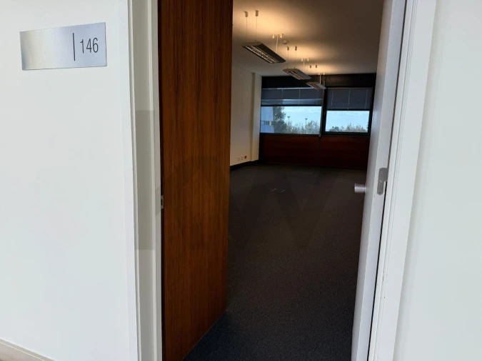 Escritório para Arrendamento em Porto Salvo Foto 3