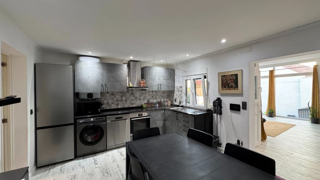 Moradia T2 para Venda em Rio de Mouro Foto 5