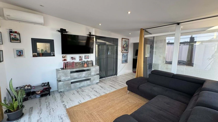 Moradia T2 para Venda em Rio de Mouro Foto 4