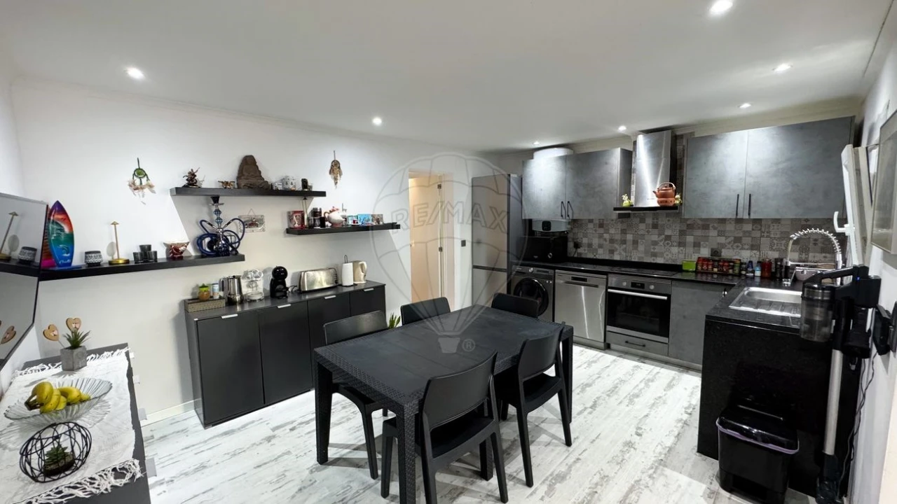 Moradia T2 para Venda em Rio de Mouro Foto 6