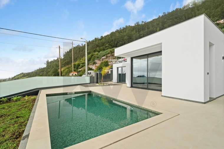 Moradia T3 para Venda em Arco da Calheta Foto 30