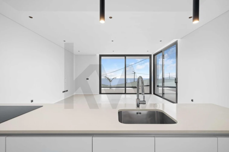 Moradia T3 para Venda em Arco da Calheta Foto 7