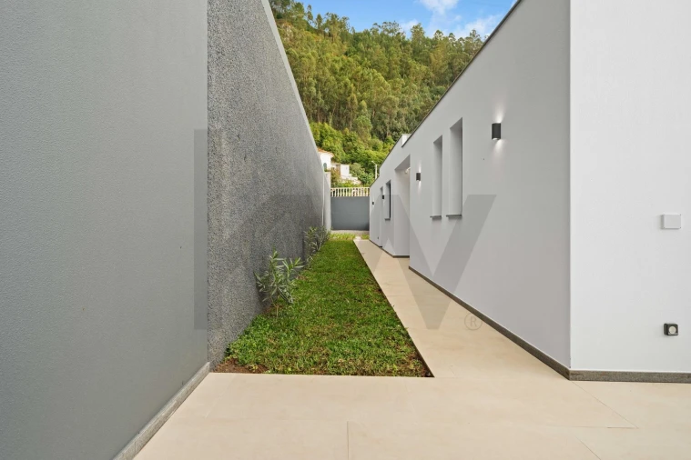 Moradia T3 para Venda em Arco da Calheta Foto 31