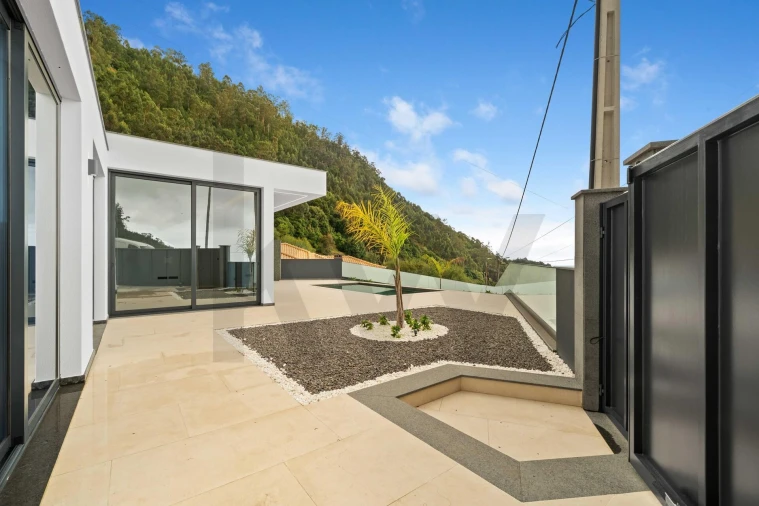 Moradia T3 para Venda em Arco da Calheta Foto 34